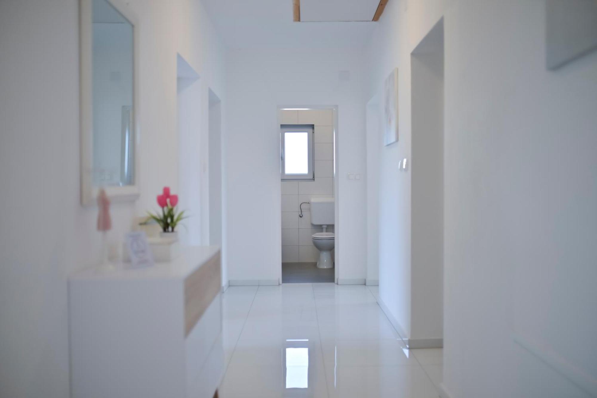 Apartment Amelie - With Pool And Sauna! Galovac  외부 사진